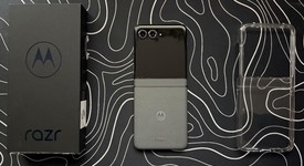 Mint
													Motorola Razr (2024) - Unlocked, Gray, 256 GB, 8 GB, photo 4 of 21