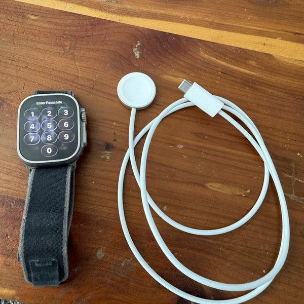 Apple Watch Ultra 49mm - Unlocked, Titanium, A2622