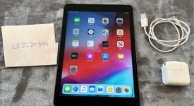 Mint
													Apple iPad Air - Unlocked, Gray, 128 GB, photo 2 of 6