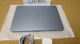 Mint
													MacBook Air 2025 (M4) - 13" - Apple M4, Sky Blue, 512 GB, 16 GB, photo 5 of 10