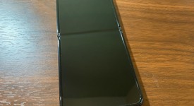 Good
													Samsung Galaxy Z Flip4 5G - Unlocked, Graphite, 256 GB, 8 GB, SM-F721U1, photo 2 of 4