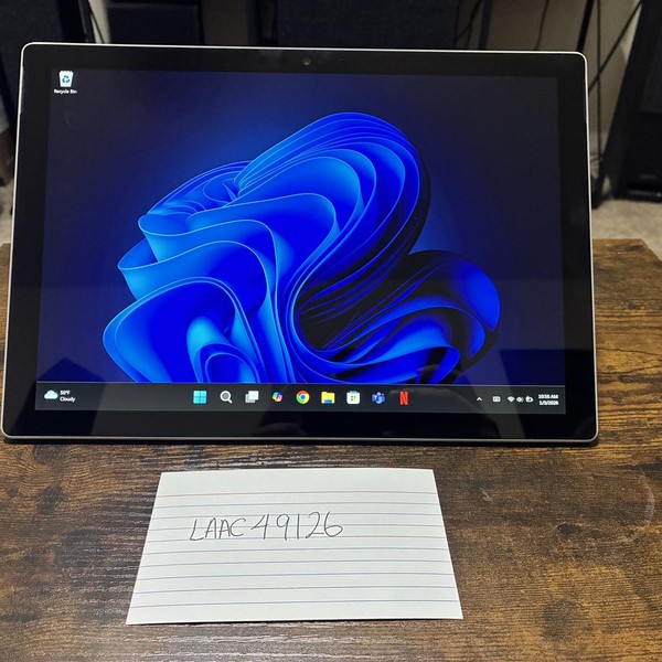 Microsoft Surface Pro 5 (2017) - Wi-Fi, 256 GB, Silver, 8 GB