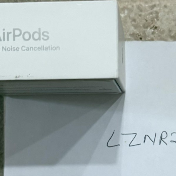 Apple AirPods 4th Gen - Active Noise Cancellation