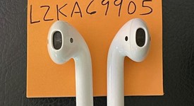 Used
													Apple AirPods 2nd Gen - Lightning Case, photo 4 of 6