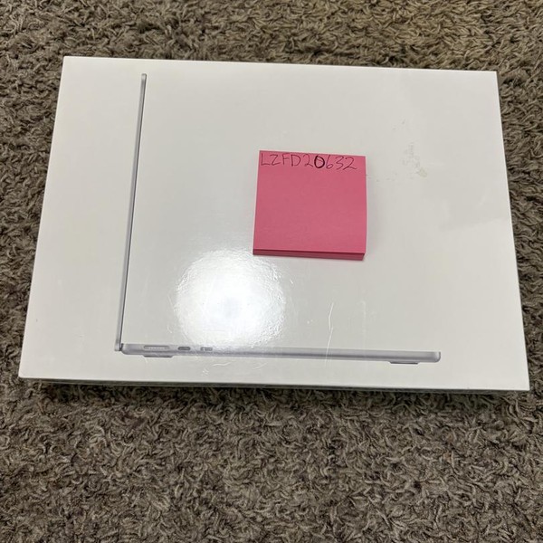 MacBook Air 2022 (M2) - 13 inch - 256 GB, Silver, 16 GB, Apple M2