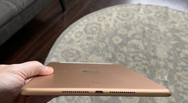 Mint
													Apple iPad 7th Gen - Unlocked, Gold, 32 GB, A2200, photo 4 of 7