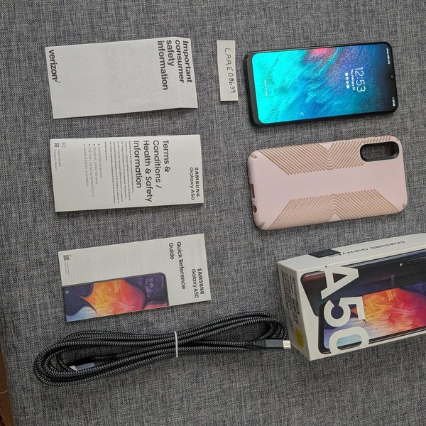 Samsung Galaxy A50 - Verizon, 64 GB, Black, 4 GB