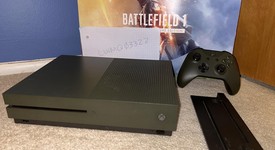 Good
													Xbox One S (2016) - Gray, 1 TB, Battlefield 1, photo 4 of 5