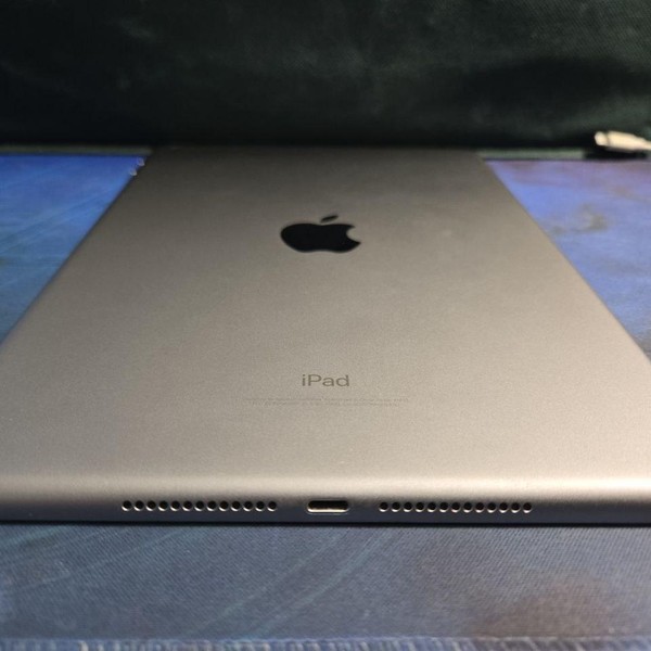 Apple iPad 6th Gen - Wi-Fi, 32 GB, Gray, A1893