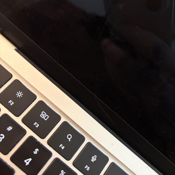 MacBook Air 2022 (M2) - 13 inch - 256 GB, Starlight, 8 GB, Apple M2