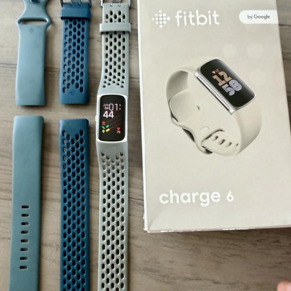 Fitbit Charge 6 - Silver
