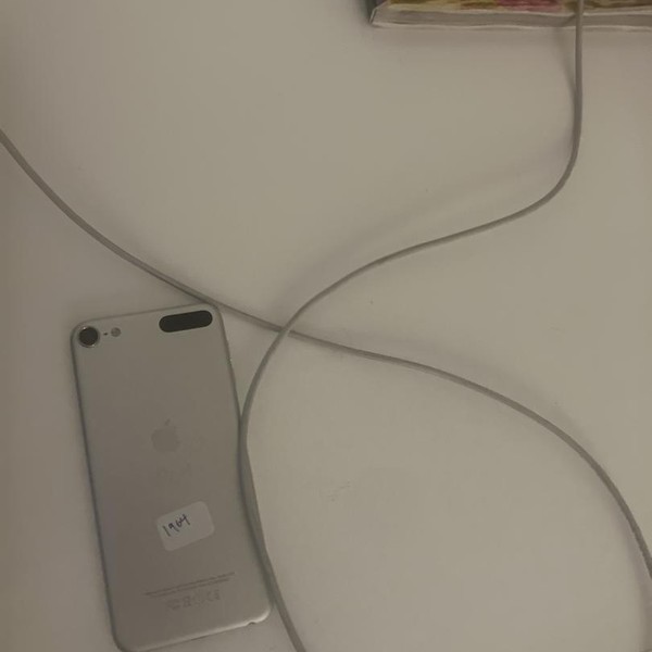 Apple iPod Touch 6th Gen - Wi-Fi, 16 GB, Silver