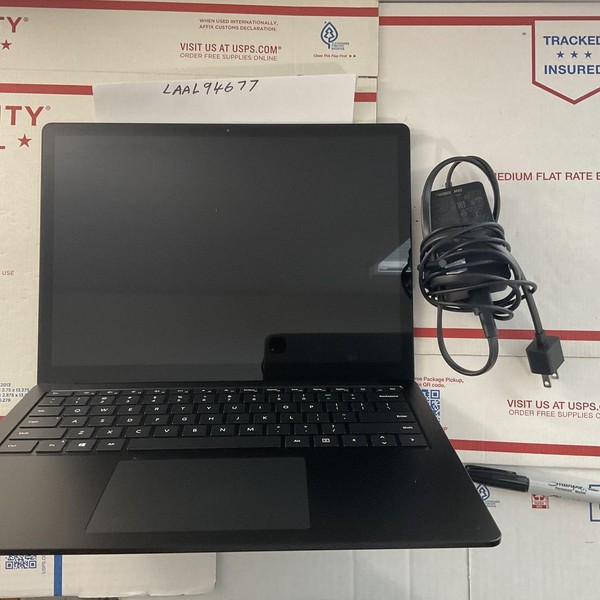 Microsoft Surface Laptop 3 - 256 GB, Black, 8 GB, Intel Core i5, 13.5 inch