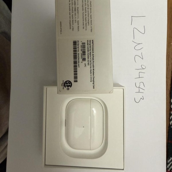 Apple AirPods Pro - Wireless Case