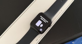 Good
													Apple Watch SE 1st Gen 44mm - Unlocked, Gray, A2354 - Cellular, Aluminum, photo 1 of 3