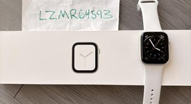 Good
													Apple Watch Series 4 44mm - Silver, A1978 - GPS, Aluminum, photo 1 of 14