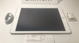 Fair
													Apple iPad 5th Gen - Wi-Fi, Gold, 32 GB, A1822, photo 1 of 9