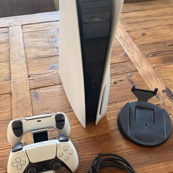 PlayStation 5 Standard Edition (2020) - 825 GB, White, Standard Edition