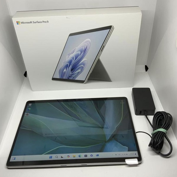 Microsoft Surface Pro 9 - Wi-Fi, 1 TB, Sapphire, 32 GB, Intel Core i7, Wi-Fi