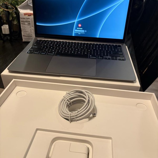 MacBook Air 2020 - 13 inch - 256 GB, Gray, 8 GB, Apple M1