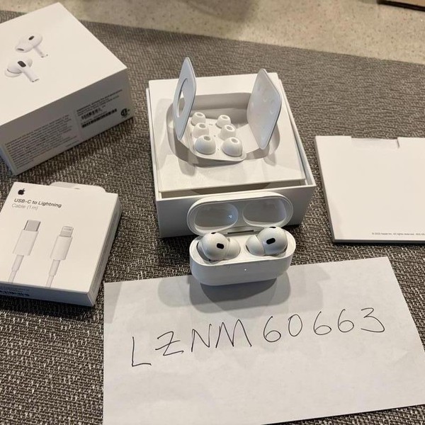 Apple AirPods Pro 2 - Lightning