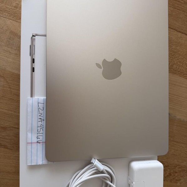 MacBook Air 2022 (M2) - 13 inch - 256 GB, Starlight, 16 GB, Apple M2