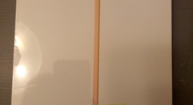 New
													Apple iPad Pro 9.7" - Unlocked, Gold, 256 GB, A1674, photo 2 of 2