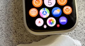 Fair
													Apple Watch Series 9 41mm - Unlocked, Starlight, A2982 - Cellular, Aluminum, photo 1 of 11