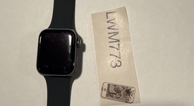 Fair
													Apple Watch Series 5 40mm - Unlocked, Gray, A2094 Cellular, Aluminum, photo 2 of 7