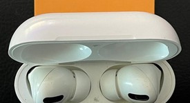 Used
													Apple AirPods Pro - MagSafe Case, photo 1 of 5