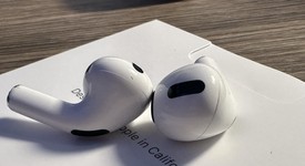 Used
													Apple AirPods Pro - MagSafe Case, photo 4 of 10