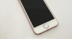 Good
													Apple iPhone SE 1st Gen 2016 - Unlocked, Rose Gold, 16 GB, A1662, photo 4 of 11