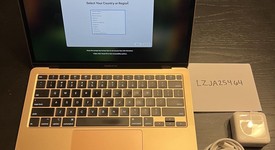 Good
													MacBook Air 2020 - 13" - I3, Gold, 256 GB, 8 GB, photo 1 of 10