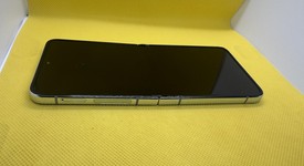 Fair
													Samsung Galaxy Z Flip5 - Unlocked, Mint, 512 GB, 8 GB, SM-F731U1, photo 3 of 5