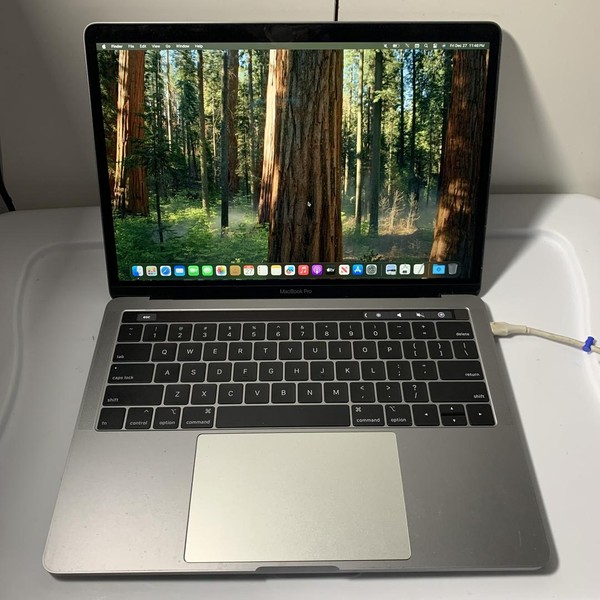 MacBook Pro 2019 - 13 inch - 256 GB, Gray, 8 GB, Intel Core i5