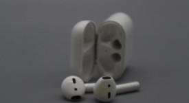 Used
													Apple AirPods 2nd Gen - Lightning Case, photo 5 of 5