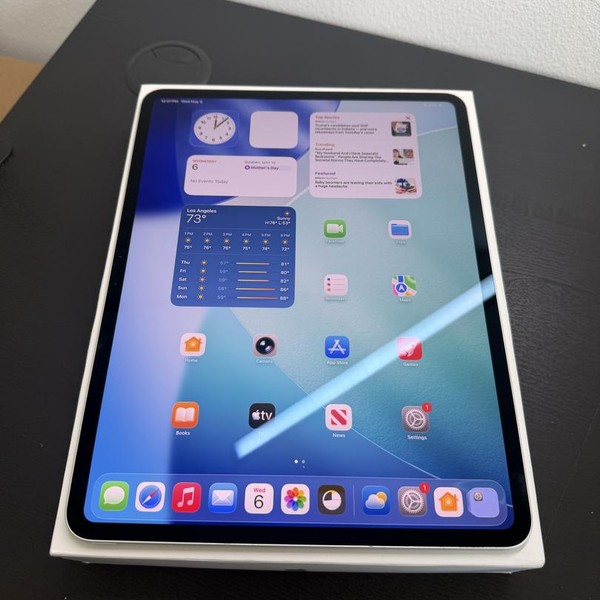 Apple iPad Pro 13 inch (M4) 2024 - Unlocked, 2 TB, Silver, 16 GB, A2926, Standard Glass