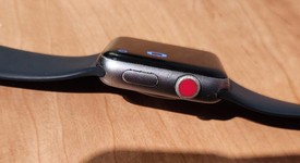 Fair
													Apple Watch Series 3 42mm - Unlocked, Gray, A1861, Aluminum, photo 4 of 5