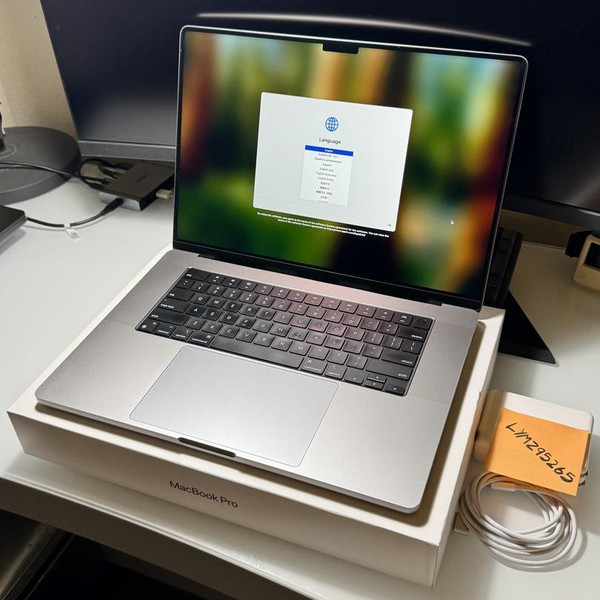 MacBook Pro 2021 - 16 inch - 1 TB, Gray, 32 GB, Apple M1 Pro 10-core