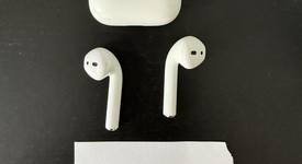 Used
													Apple AirPods 2nd Gen - Lightning Case, photo 3 of 4