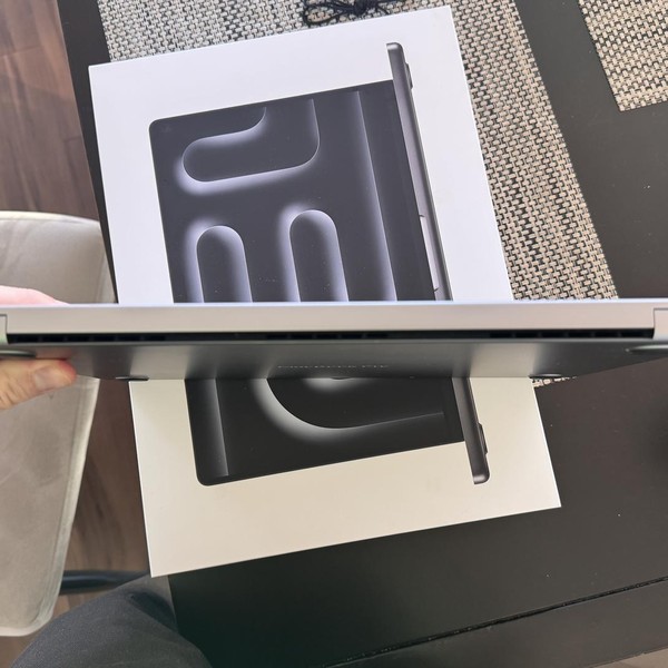 MacBook Pro 2021 - 14 inch - 1 TB, Gray, 16 GB, Apple M1 Pro 10-core