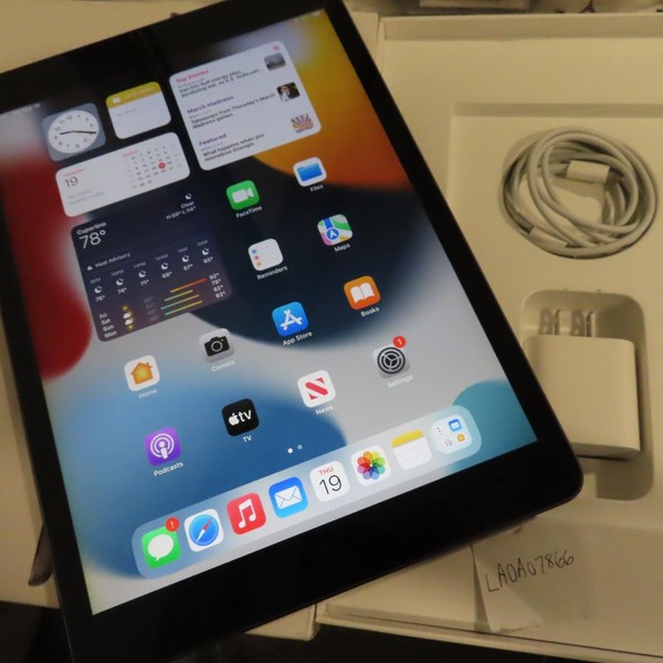 Apple iPad 9th Gen - Unlocked, 64 GB, Gray, A2603