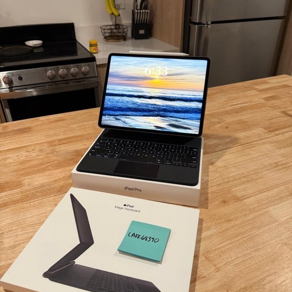 Apple iPad Pro 12.9 inch 5th Gen 2021 - Wi-Fi, 256 GB, Gray