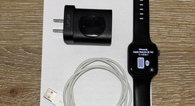 Fair
													Apple Watch SE 1st Gen 44mm - Gray, A2352 - GPS, Aluminum, photo 1 of 3