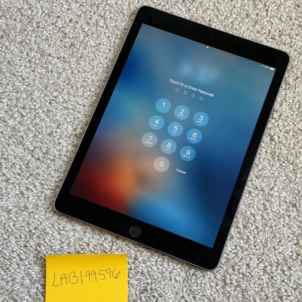 Apple iPad Pro 9.7 inch - Wi-Fi, 128 GB, Silver, A1673