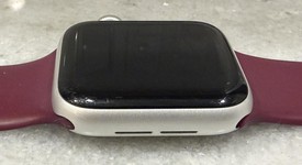 Fair
													Apple Watch SE 1st Gen 40mm - Unlocked, Silver, A2353 - Cellular, Aluminum, photo 6 of 6