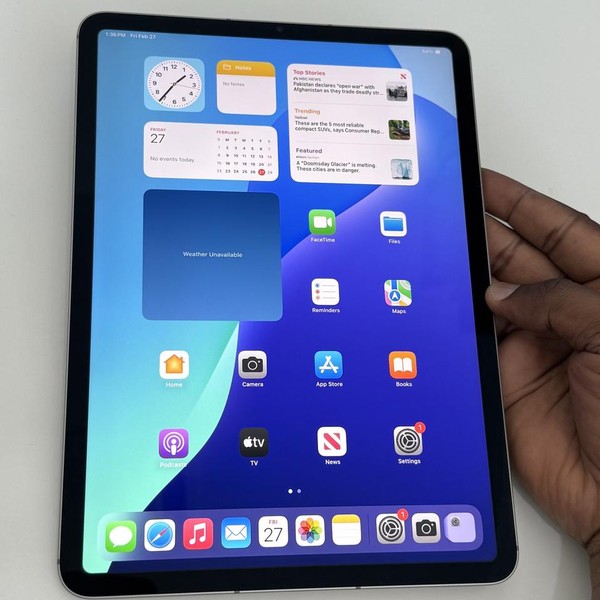 Apple iPad Pro 11 inch 4th Gen 2022 - Unlocked, 128 GB, Gray