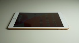 Mint
													Apple iPad 6th Gen - Unlocked, Gold, 32 GB, A1954, photo 3 of 6