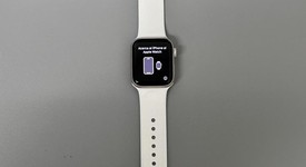 Good
													Apple Watch SE 2nd Gen 44mm - Unlocked, Starlight, A2727 - Cellular, Aluminum, photo 2 of 5