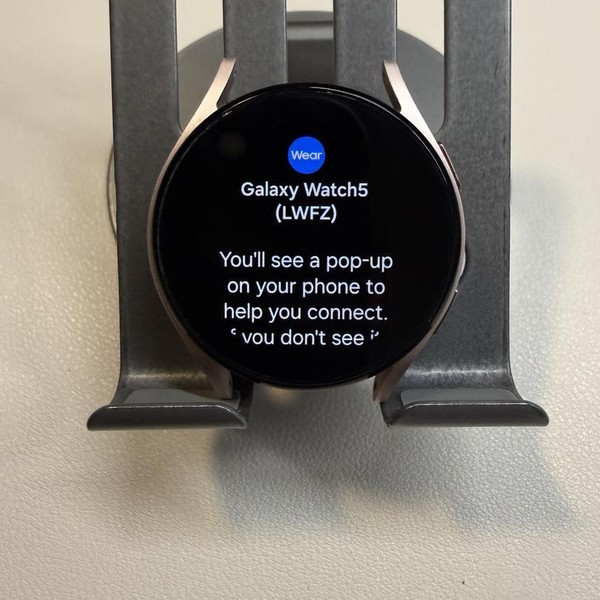 Samsung Galaxy Watch5 - Unlocked, Gold, 40mm